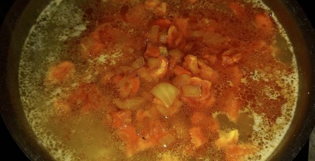 суп с соленой капустой и картошкой и свининой | Дзен