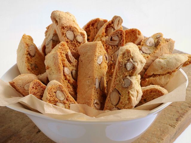 Печенье Falcone Cantucci с фисташками и лимонной цедрой, 180 г, Италия