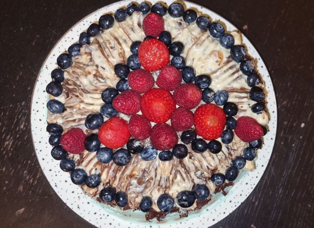 Простой и вкусный торт с ягодами рецепт с фото пошагово