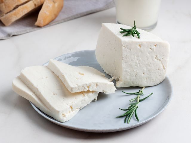 Как приготовить домашний сыр: полное руководство для начинающих