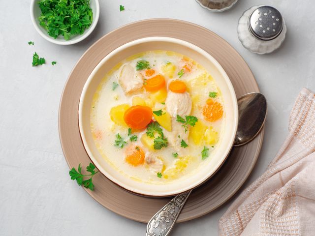 Рецепт сырно-сливочного супа из двух видов рыбы с фото пошагово | Меню недели
