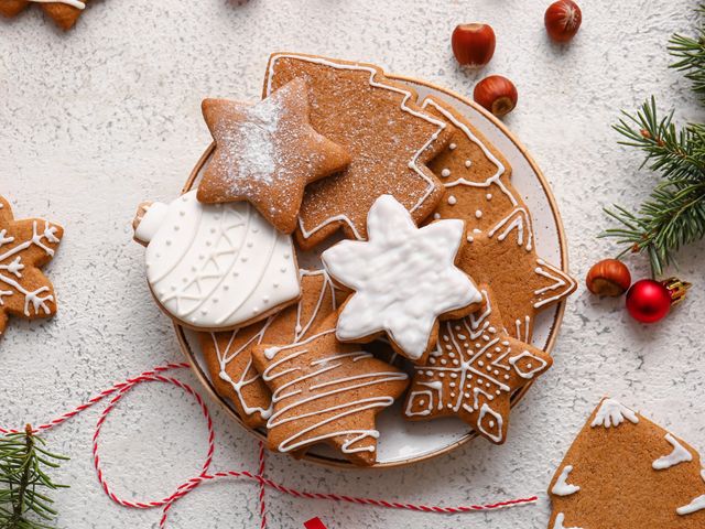 Как приготовить новогоднее печенье: 10 лучших рецептов и инструкция по украшению