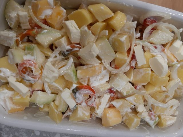Овощи тушеные в сметане, запеченные с сыром