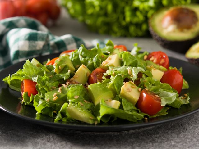 Простые салаты с авокадо - рецепты с фото
