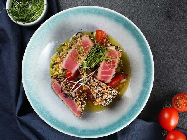 Как приготовить вкусные стейки тунца: лучшие рецепты и советы