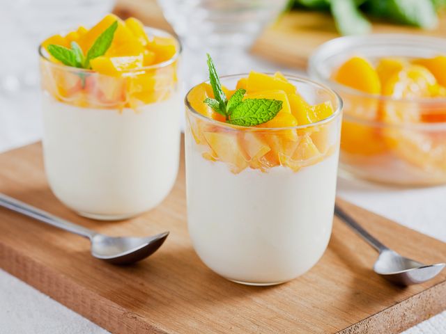 10 рецептов нежных и вкусных смузи с йогуртом, которые несложно приготовить дома
