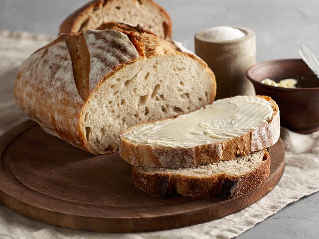 Как правильно испечь хлеб в духовке: пять простых шагов