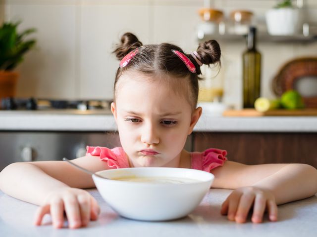 Ребенок не ест мясо: почему это происходит, что делать и чем заменить этот продукт, отзывы врачей