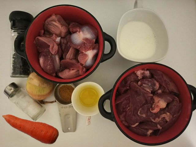 Тушеные куриные сердечки, желудки и печень в миндальном – пошаговый рецепт приготовления с фото