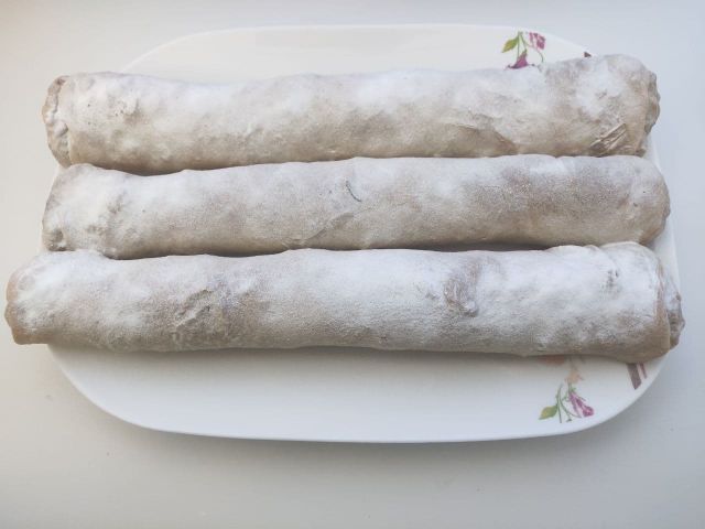 Рогалики из слоеного теста с грецкими орехами — рецепт с фото пошагово