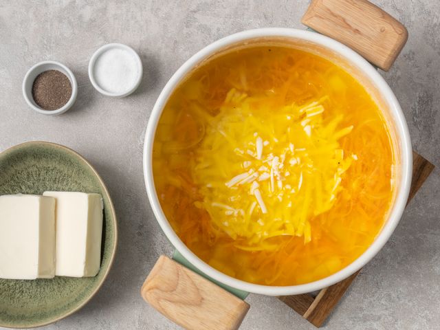 Сырный суп с фрикадельками и плавленным сыром