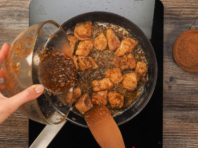 Филе индейки в соево-медовом соусе на сковороде - рецепт с фото