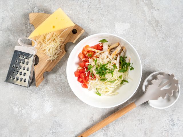 Легкие салаты с капустой и курицей: простые рецепты, особенности приготовления и оформления