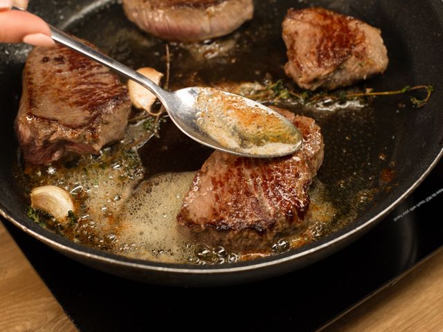 Мягкие отбивные из говядины на сковороде – пошаговый простой рецепт приготовления с фото