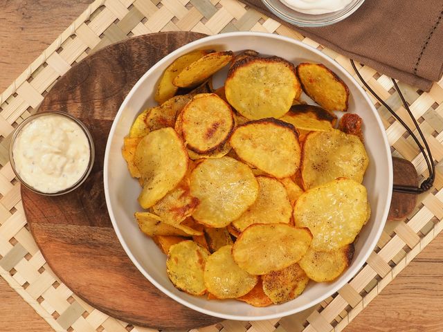Домашние бургеры и картофель фри: рецепты ко дню фастфуда