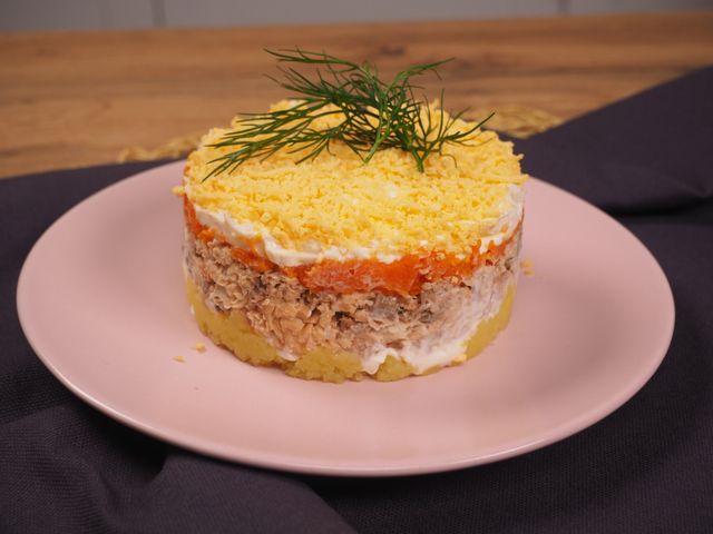 Салат «Мимоза» с горбушей и сыром – пошаговый рецепт приготовления с фото