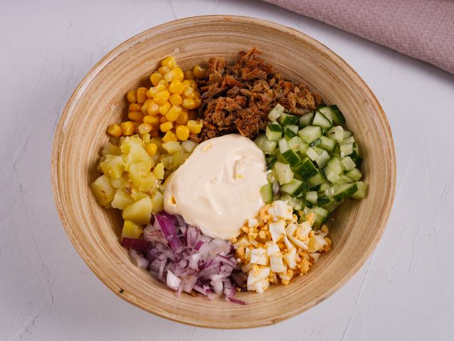 Рецепт: Салат селедка с кукурузой - Этот салат просто бомба!