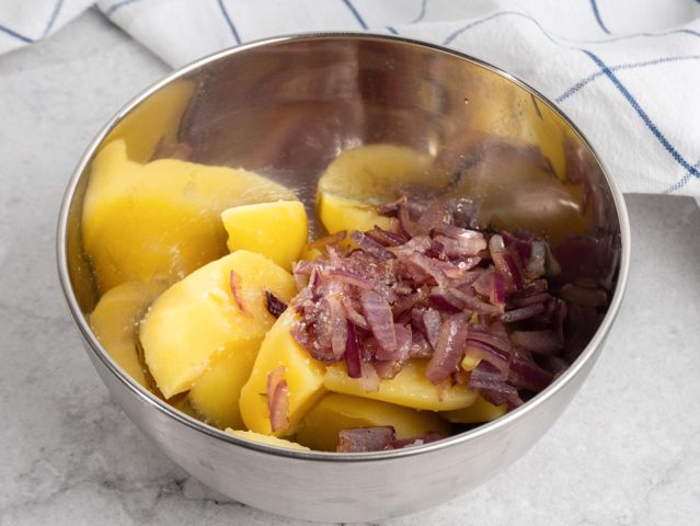 Блинчики с картошкой с грибным соусом — рецепт с фото и видео