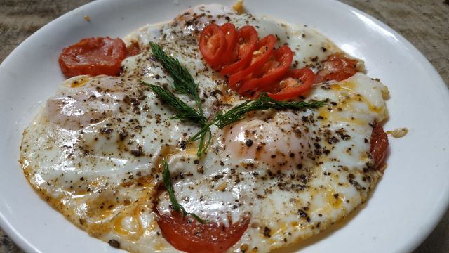 Яичница с помидорами - пошаговый рецепт с фото