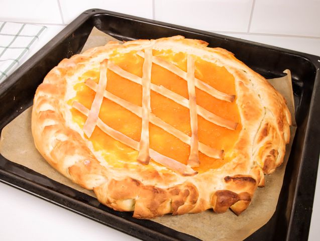 Пирог с яблоками и вареньем – 9 легких рецептов