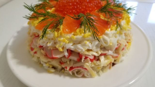 Салат с крабовыми палочками и сыром, 57 рецептов с фото на aikimaster.ru