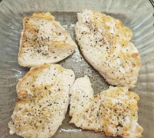 Курица в сметанно-чесночной подливке с солеными огурчиками - пошаговый рецепт с фото