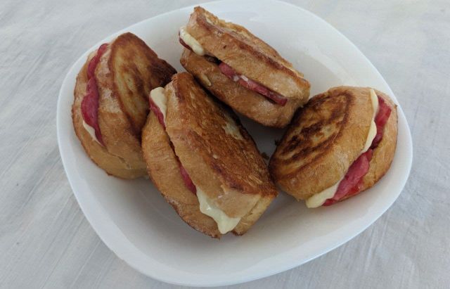 Жареные бутерброды с сыром - рецепт с фото