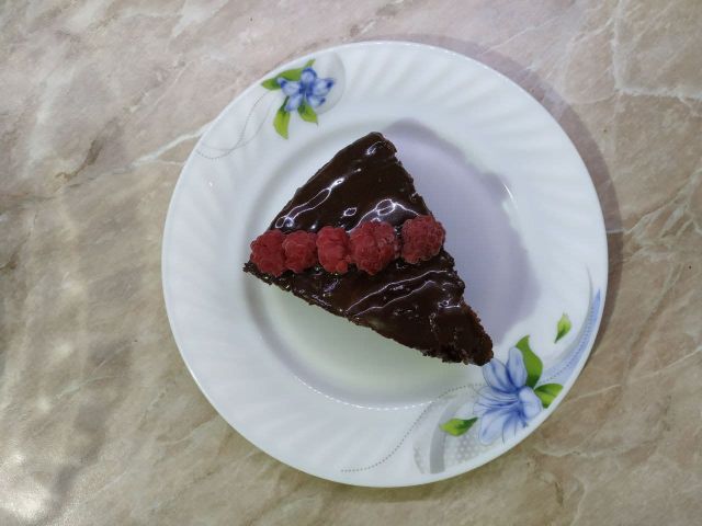 Простой шоколадный пирог на сметане.