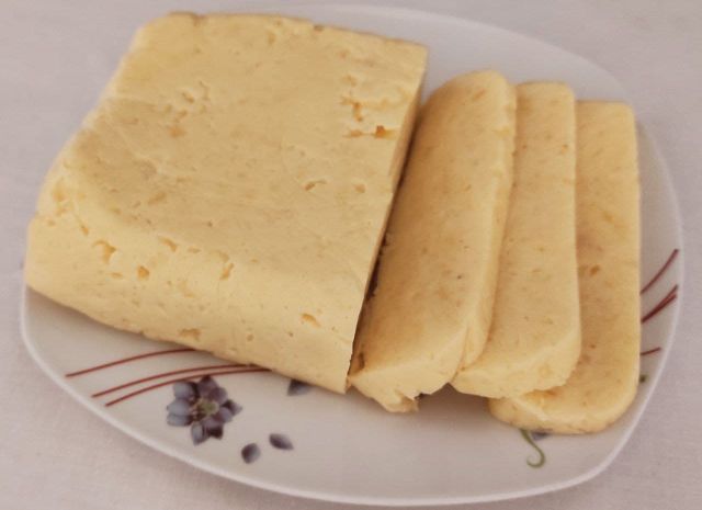 1. Домашний сыр с куркумой