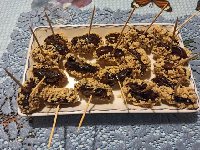 Финики в темном шоколаде и арахисе – пошаговый рецепт приготовления с фото