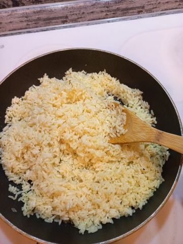 Как приготовить рассыпчатый рис на сковороде: пошаговый рецепт