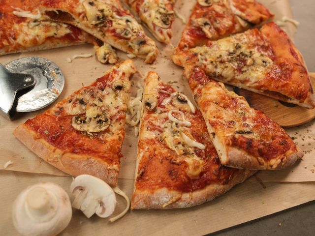 Пошаговый рецепт домашней пиццы в духовке – путь к идеальному ужину