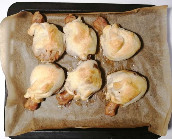Куриные голени в слоеном тесте – кулинарный рецепт