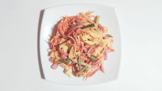 Вкусный итальянский салат с блинами: рецепты приготовления
