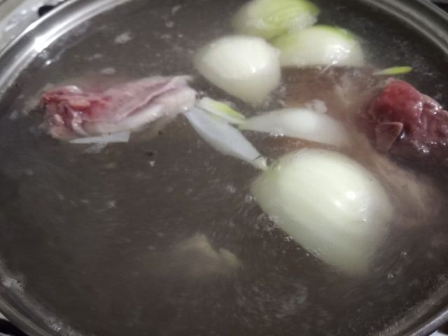 Суп диетический из кролика с овощами и макаронами