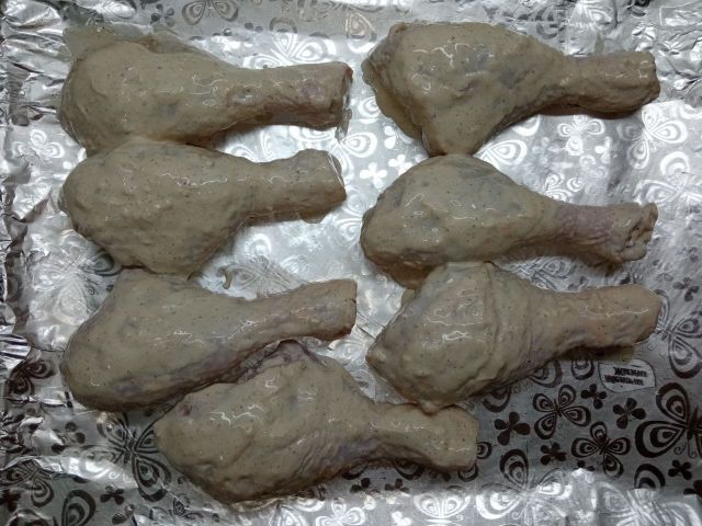 Куриные голени запеченные в сметане с чесноком