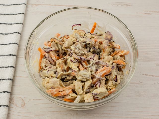Как приготовить Салат грибы под шубой с сыром, картошкой и огурцами рецепт пошагово