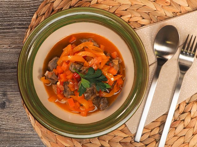 Рецепт приготовления пикантной телятины в мультиварке | Вкусные и простые блюда