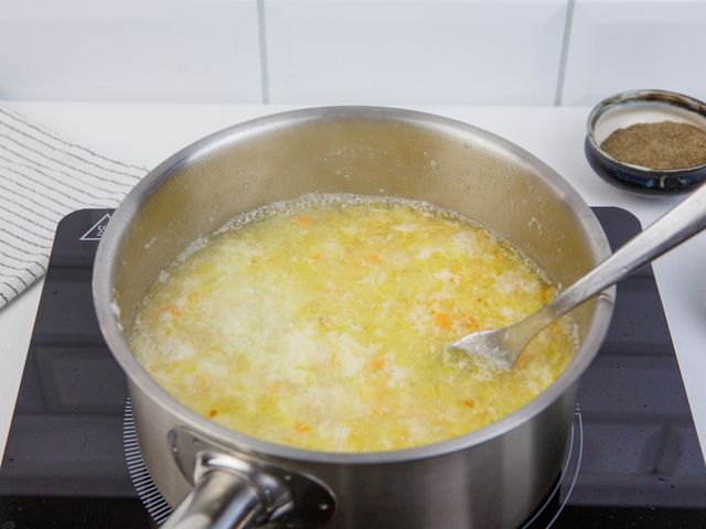 Картофельный суп с яйцом - кулинарный рецепт. Миллион Меню