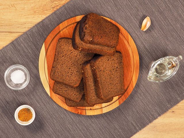Гренки из бородинского хлеба с чесноком, пошаговый рецепт на ккал, фото, ингредиенты - Очаково