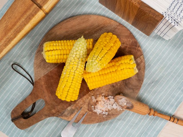 Как готовить кукурузу в початках (4 способа приготовления)