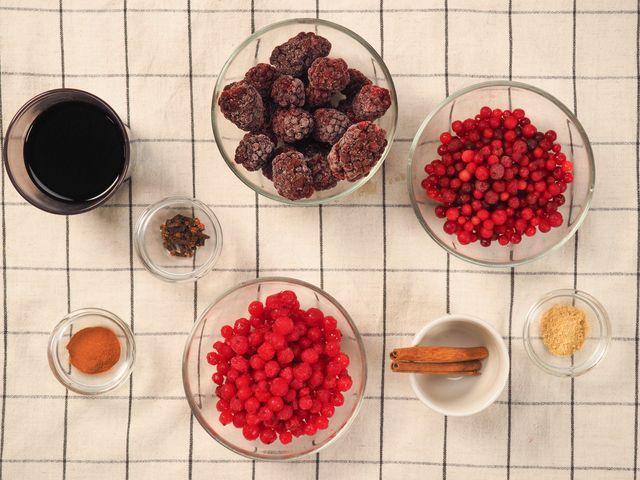 Рецепт пунша из ягод с корицей: горячий напиток для зимних вечеров