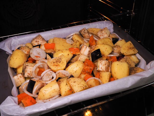 Домашнее жаркое с ребрышками и картофелем – кулинарный рецепт