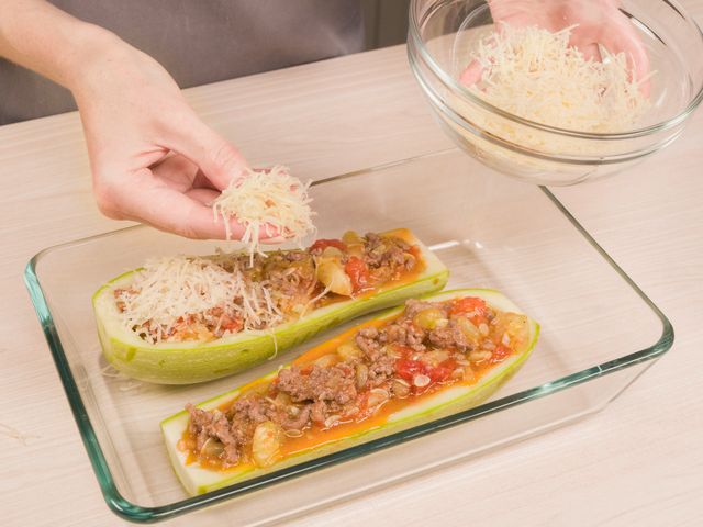Кабачки с помидорами, сыром и чесноком в духовке - рецепт с фото