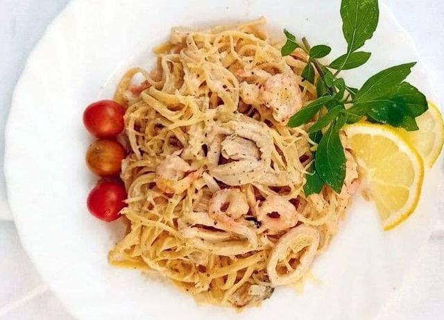 Паста с морепродуктами в чесночно-сливочном соусе, рецепты с фото