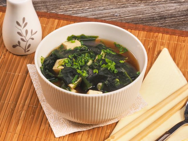 Быстрый и классический рецепт мисо-супа: готовьте его всего за 10 минут