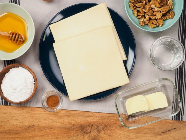 Пахлава из слоеного теста — рецепт с грецкими орехами и медом + 10 фото