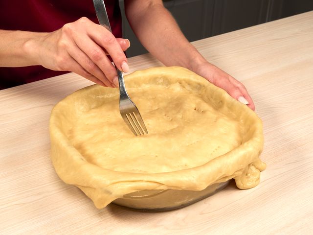 Пирог из картофельного теста с мясом