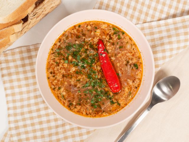 Фото рецепт, как сварить настоящий грузинский суп харчо с классическим соусом ткемали и бараниной