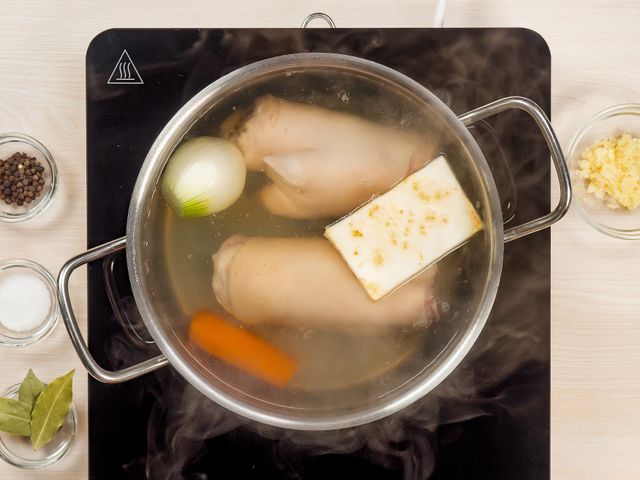 Холодец из свиных ножек - вкусный рецепт с пошаговым фото